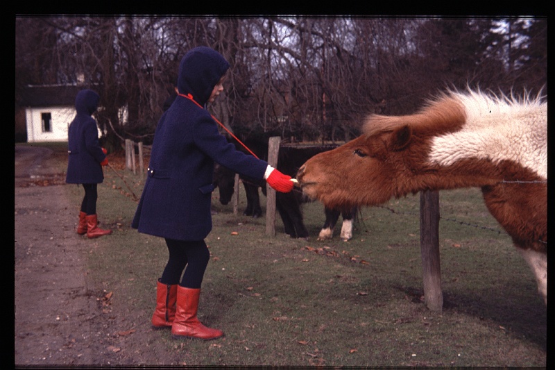 20.Horsten mrt 1970 Brigitte,Marion.JPG